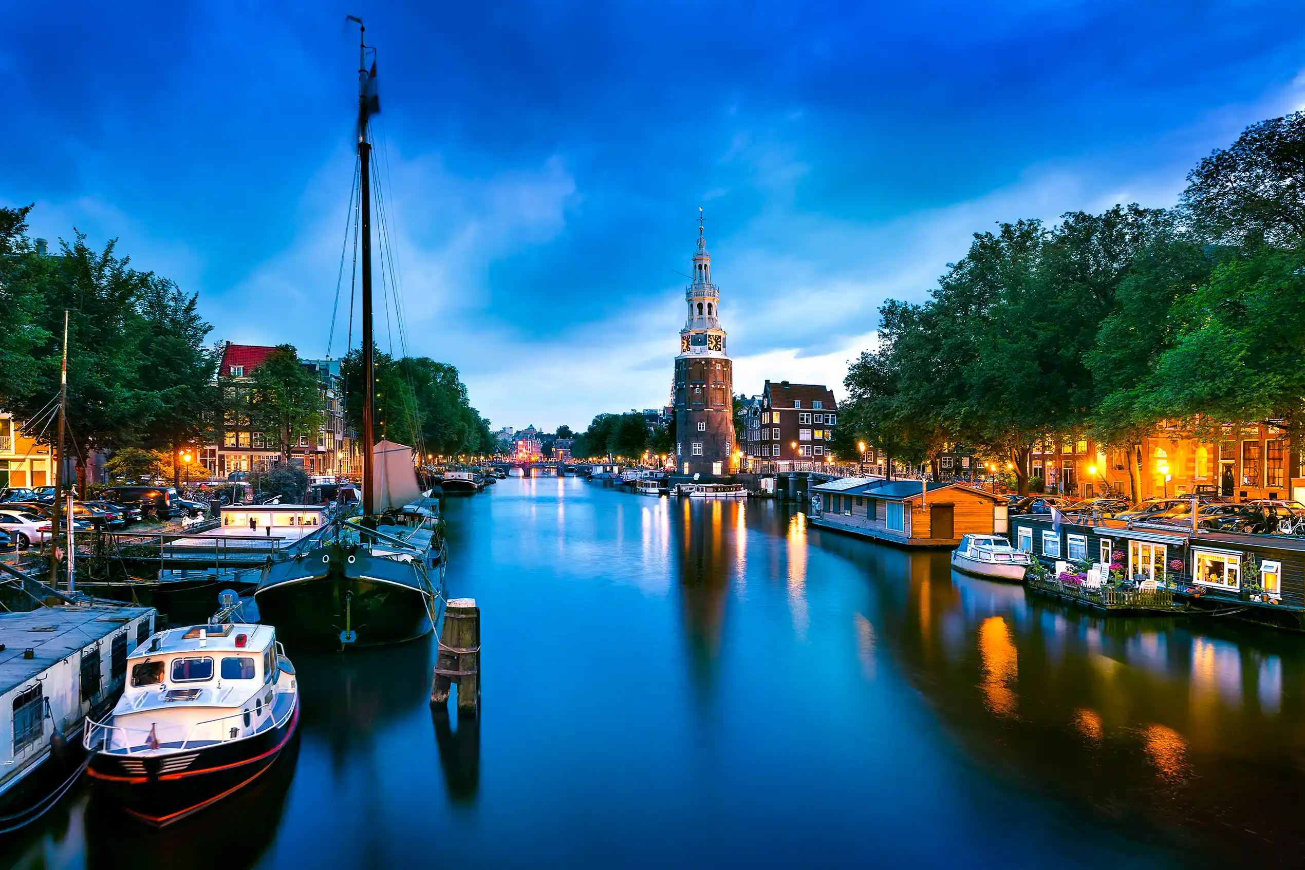 Your Ultimate Guide to Bar Hopping in Amsterdam's Best Nightlife