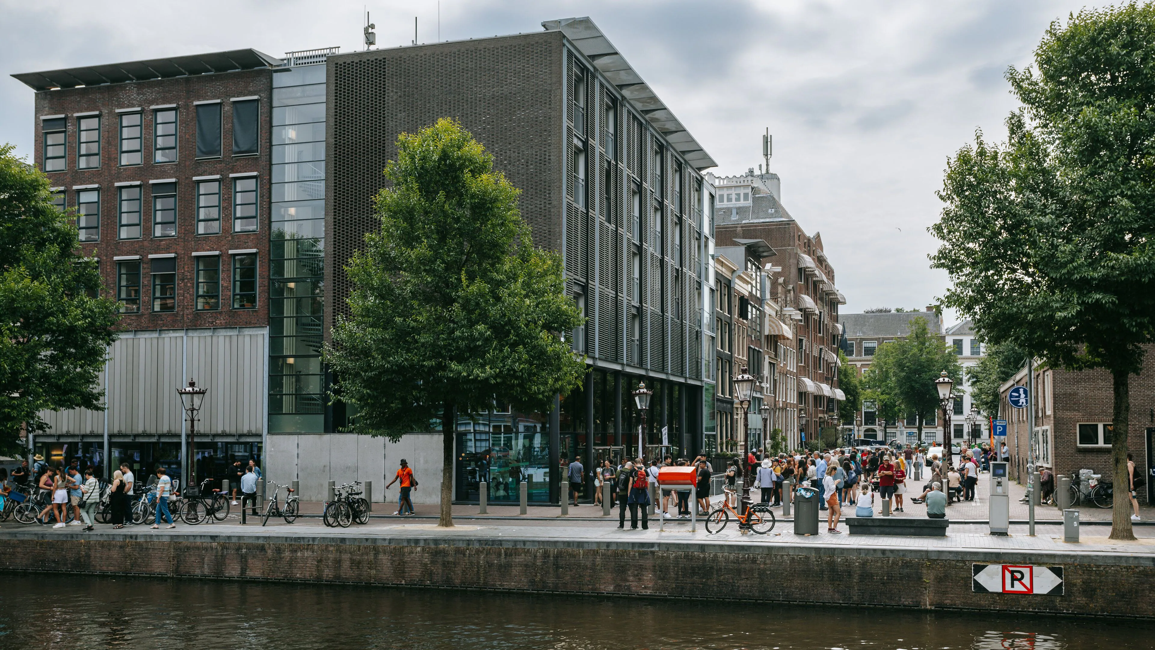 Amsterdam City or Dutch Countryside: Where to Focus Your