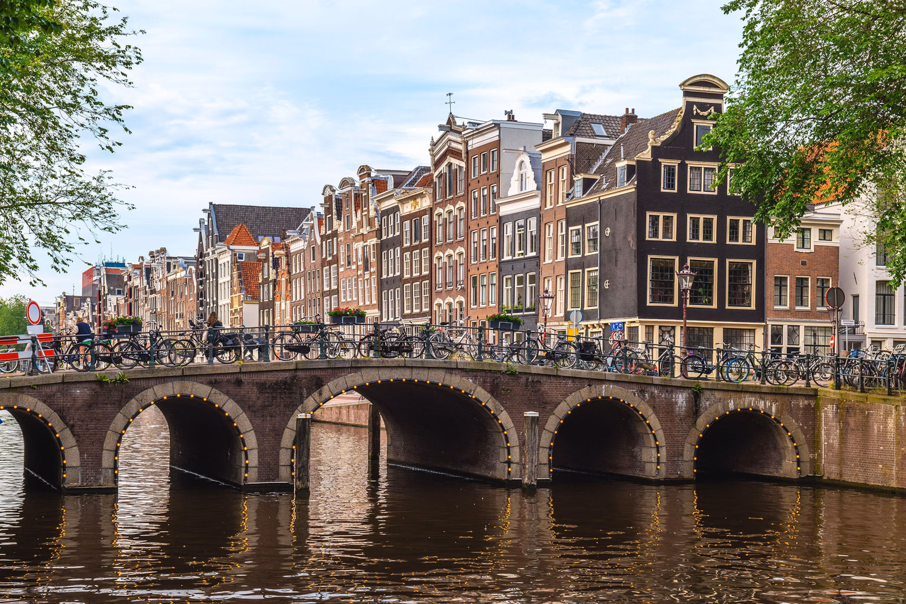 Smart Sightseeing: Top Things to Do in Amsterdam from Your