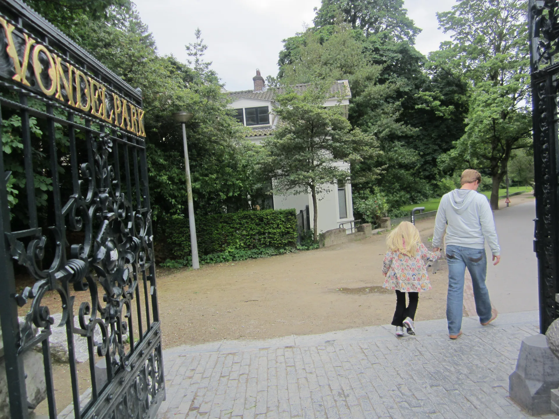 Amsterdam Zuid: Your Insider Guide to Culture, Green Spaces